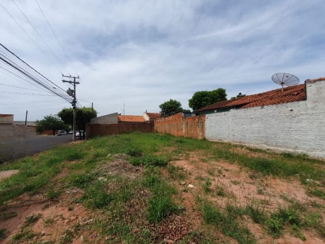 Terreno com 266m², à venda, no bairro Jardim Sao Genaro em Birigui