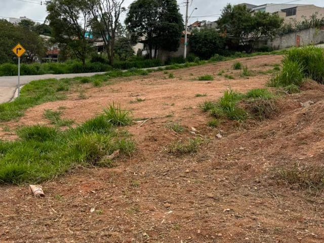 Terreno com 349m², à venda, no bairro Parque Petrópollis em Várzea Paulista