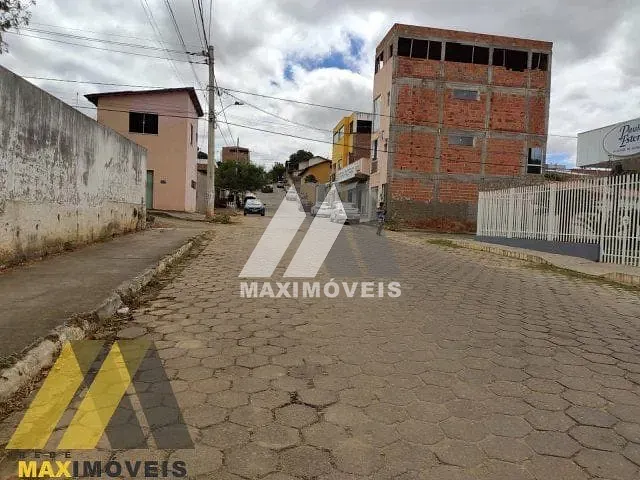 Terreno com 500m², à venda, no bairro Centro em Araçuaí