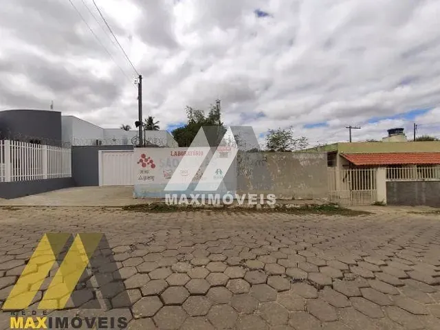 Terreno com 500m², à venda, no bairro Centro em Araçuaí