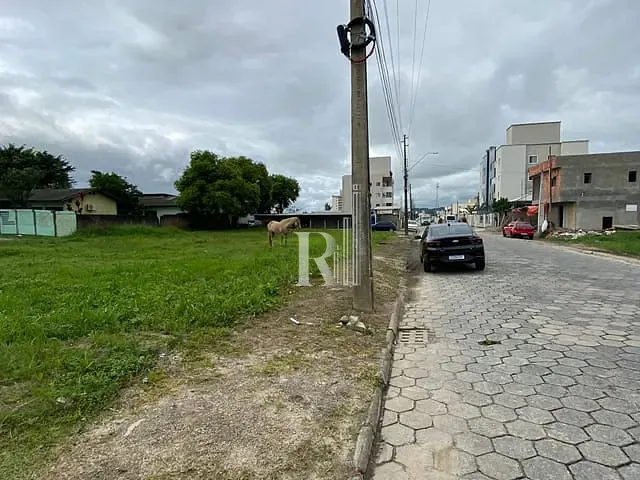 Terreno com 360m², para alugar, no bairro Centro em Tijucas