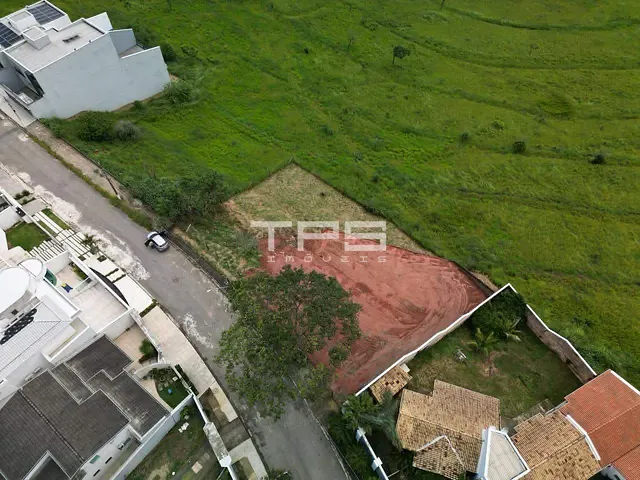 Terreno com 1400m², à venda, no bairro Village Mantiqueira em Guaratinguetá