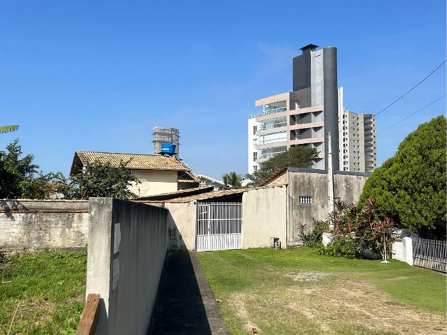 Terreno com 320m², à venda, no bairro Centro em Penha