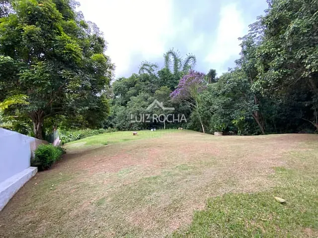 Terreno com 800m², à venda, no bairro Recanto Impla em Carapicuíba