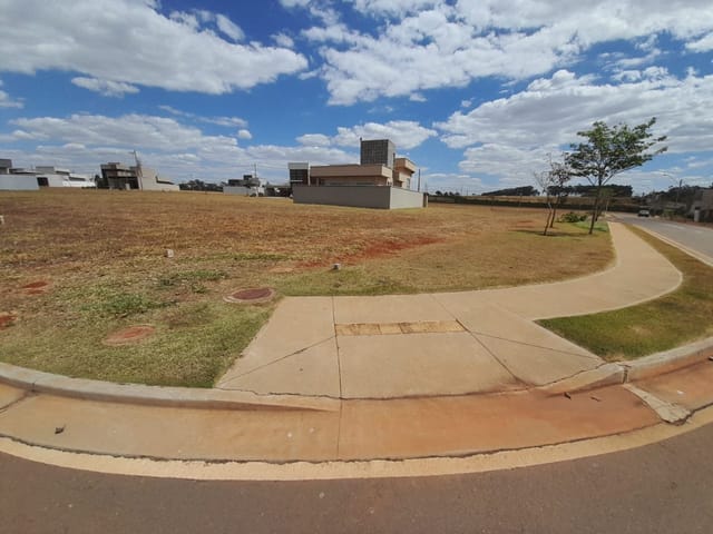 Terreno com 869m², à venda, no bairro Terras Alpha Residencial 2 em Senador Canedo