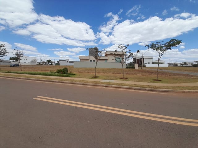 Terreno com 869m², à venda, no bairro Terras Alpha Residencial 2 em Senador Canedo