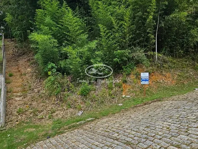 Terreno com 889m², à venda, no bairro Penedo em Itatiaia