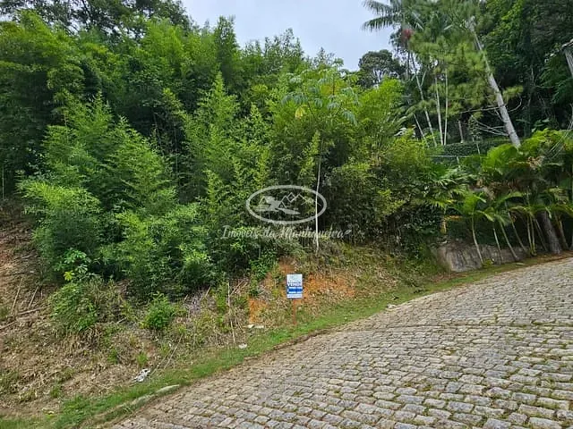 Terreno com 889m², à venda, no bairro Penedo em Itatiaia