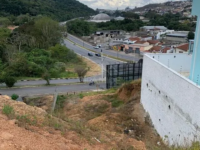 Terreno com 640m², à venda, no bairro Parque Primavera em Poços de Caldas