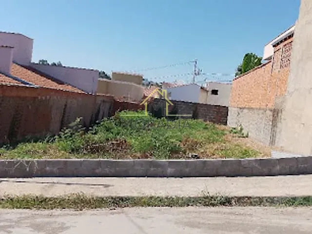 Terreno com 250m², à venda, no bairro Jardim Ouro Verde em Guaxupé