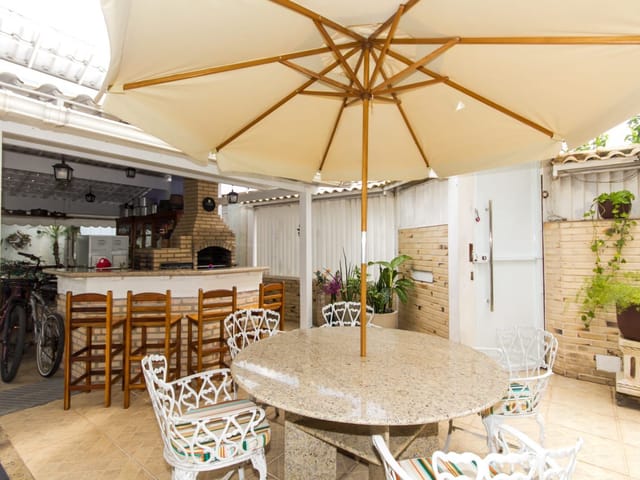 Casa com 315m² 3 quartos e 5 banheiros, à venda, no bairro Extensão do Bosque em Rio das Ostras