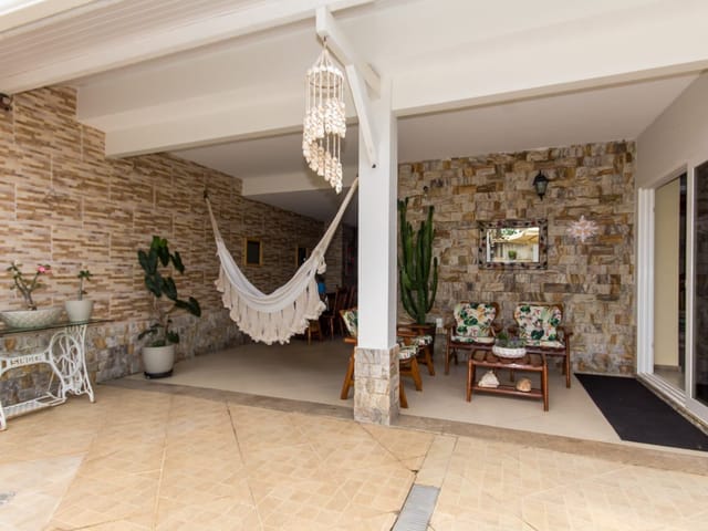 Casa com 315m² 3 quartos e 5 banheiros, à venda, no bairro Extensão do Bosque em Rio das Ostras