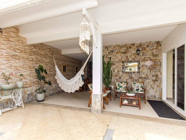 Casa com 315m² 3 quartos e 5 banheiros, à venda, no bairro Extensão do Bosque em Rio das Ostras