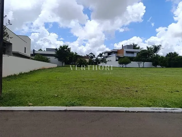 Terreno com 757m², à venda, no bairro Jardim Tarobá em Cambé