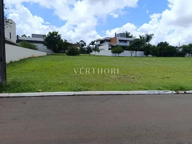 Terreno com 757m², à venda, no bairro Jardim Tarobá em Cambé