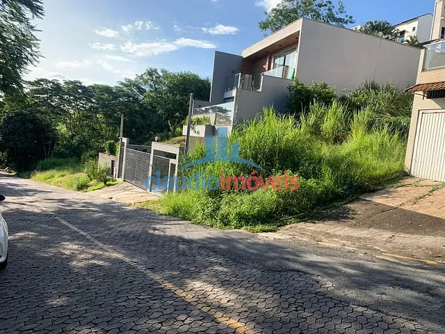Terreno à venda, no bairro Jardim Amália em Volta Redonda