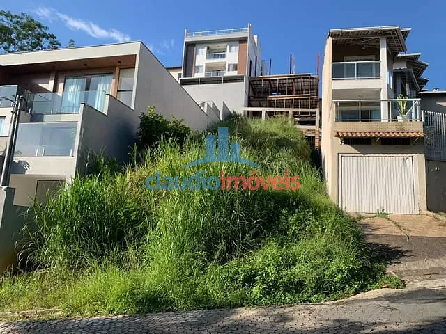 Terreno à venda, no bairro Jardim Amália em Volta Redonda