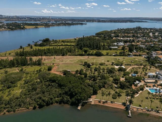 Terreno com 37087m², à venda, no bairro Setor de Habitações Individuais Sul em Brasília