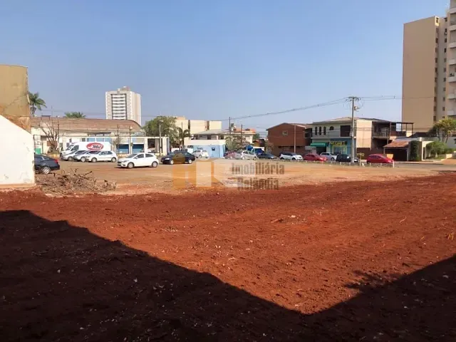 Terreno com 3038m², à venda, no bairro Centro em Arapongas