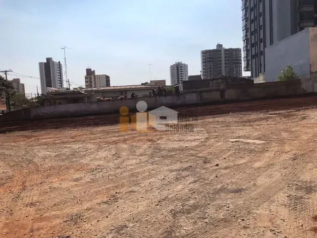 Terreno com 3038m², à venda, no bairro Centro em Arapongas