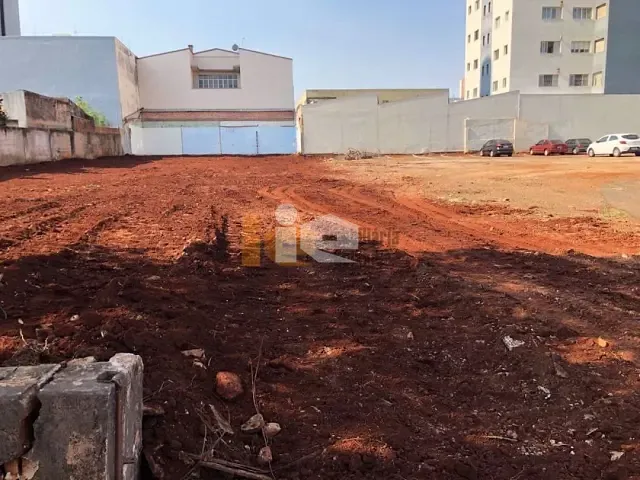 Terreno com 3038m², à venda, no bairro Centro em Arapongas
