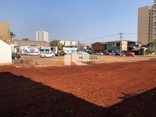 Terreno com 3038m², à venda, no bairro Centro em Arapongas