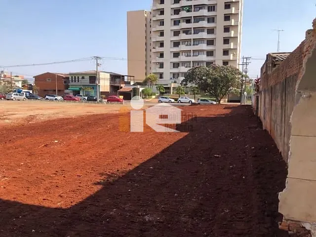 Terreno com 3038m², à venda, no bairro Centro em Arapongas