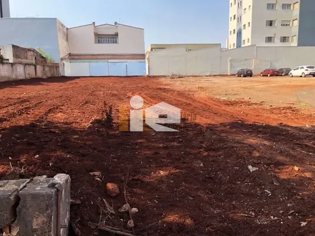 Terreno com 3038m², à venda, no bairro Centro em Arapongas