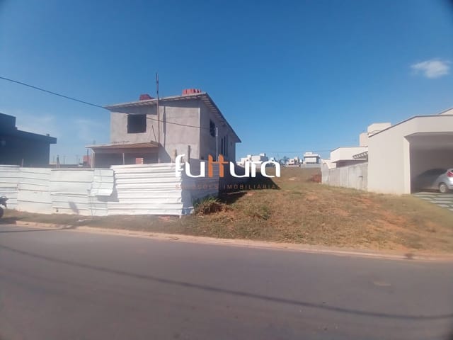 Lote / Terreno Residencial com 257m², à venda, no bairro Jardins Capri em Senador Canedo
