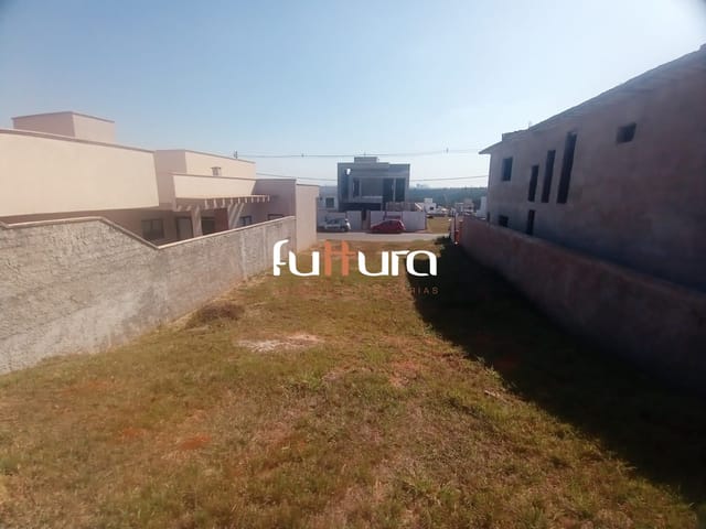 Lote / Terreno Residencial com 257m², à venda, no bairro Jardins Capri em Senador Canedo