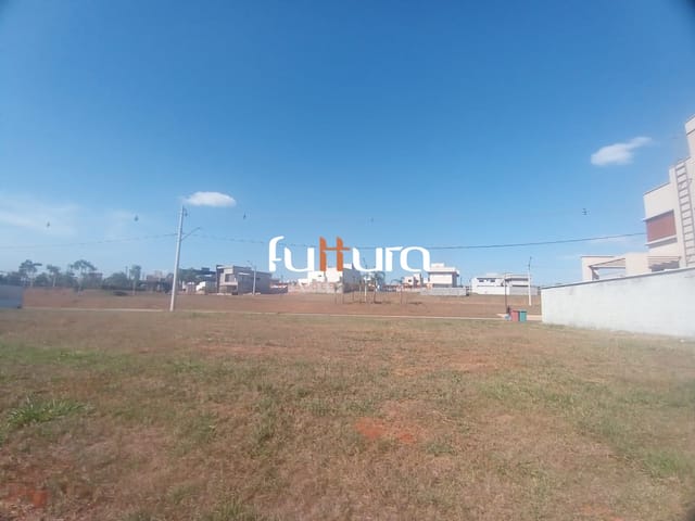 Lote / Terreno Residencial com 257m², à venda, no bairro Jardins Capri em Senador Canedo