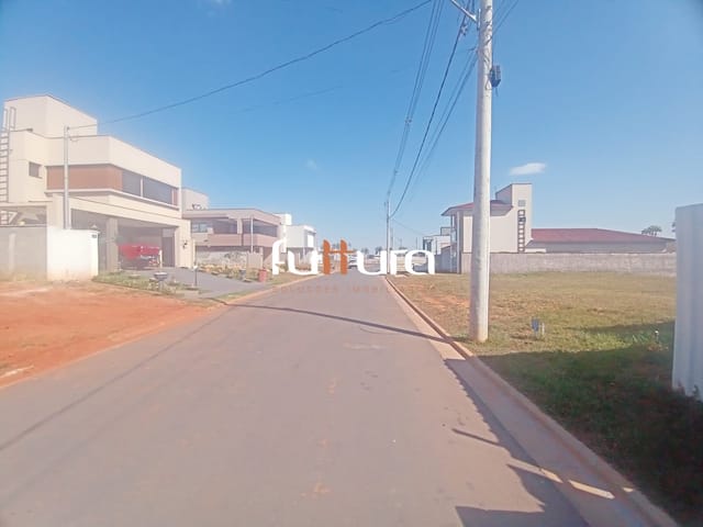 Lote / Terreno Residencial com 257m², à venda, no bairro Jardins Capri em Senador Canedo