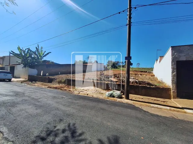 Terreno com 310m², à venda, no bairro Centro em Cesário Lange