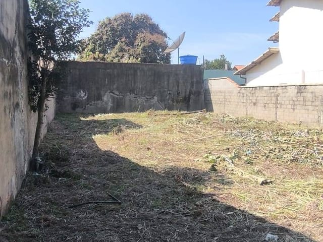 Terreno com 300m², à venda, no bairro Novo Rio das Ostras em Rio das Ostras
