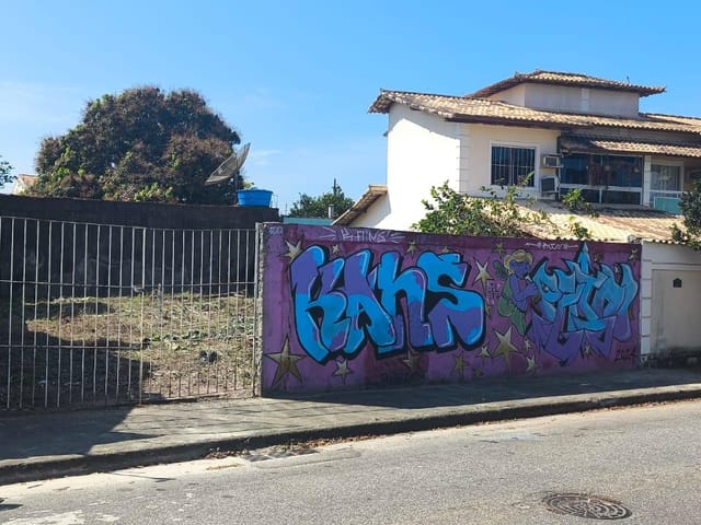 Terreno com 300m², à venda, no bairro Novo Rio das Ostras em Rio das Ostras