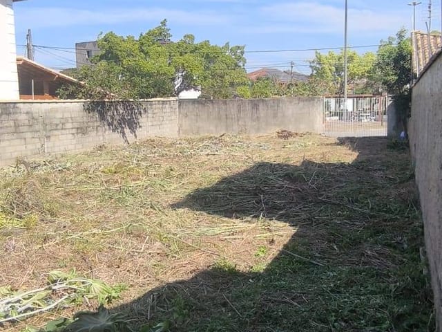 Terreno com 300m², à venda, no bairro Novo Rio das Ostras em Rio das Ostras