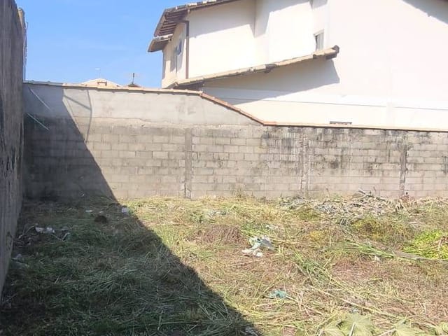 Terreno com 300m², à venda, no bairro Novo Rio das Ostras em Rio das Ostras