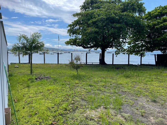 Terreno com 946m², à venda, no bairro Armação em Penha