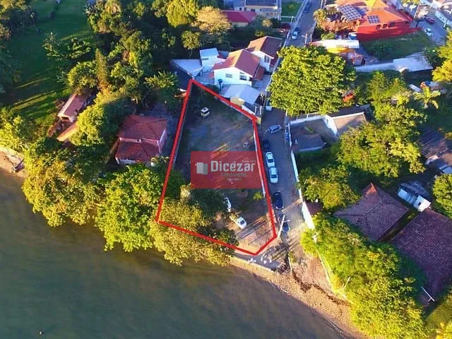 Terreno com 946m², à venda, no bairro Armação em Penha