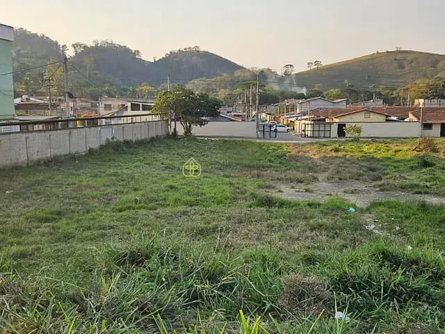 Terreno com 743m², à venda, no bairro Colônia Santo Antônio em Barra Mansa