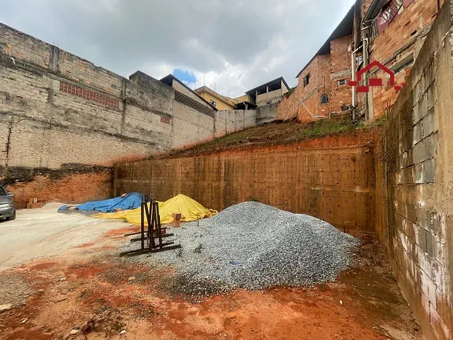 Terreno com 408m², à venda, no bairro Glória em Belo Horizonte