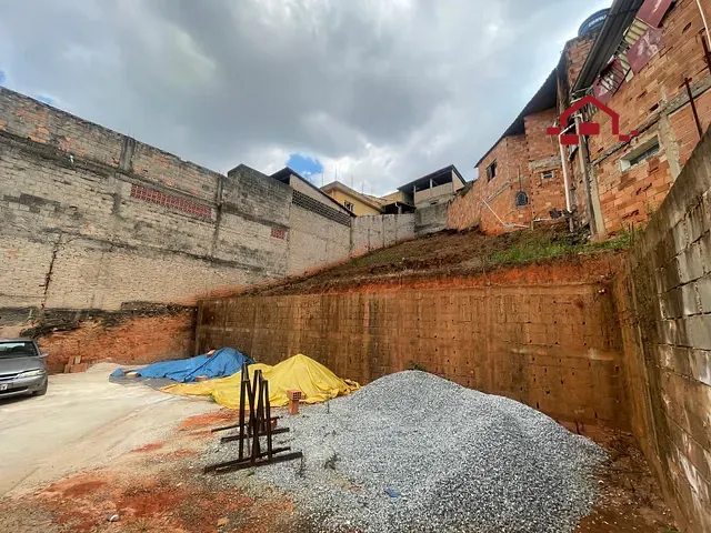 Terreno com 408m², à venda, no bairro Glória em Belo Horizonte