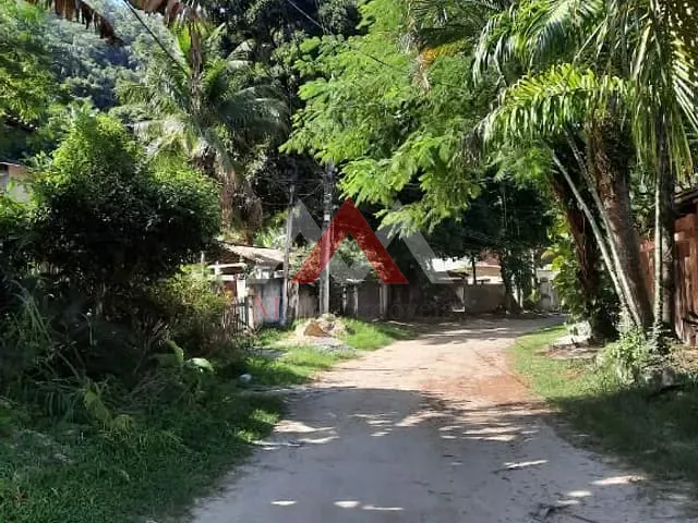 Terreno com 696m², à venda, no bairro Jardim Imbuí em Niterói