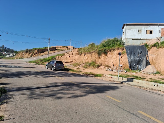 Terreno com 324m², à venda, no bairro Parque Petrópollis em Várzea Paulista