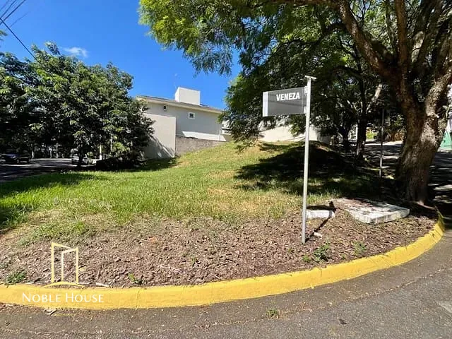 Terreno com 478m², à venda, no bairro Villaggio Capríccio em Louveira