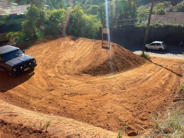 Terreno com 800m², à venda, no bairro Nogueira em Petrópolis