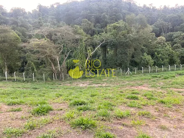Terreno com 322m², à venda, no bairro Casa de Pedra em Volta Redonda