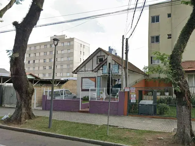 Terreno à venda, no bairro Água Verde em Curitiba