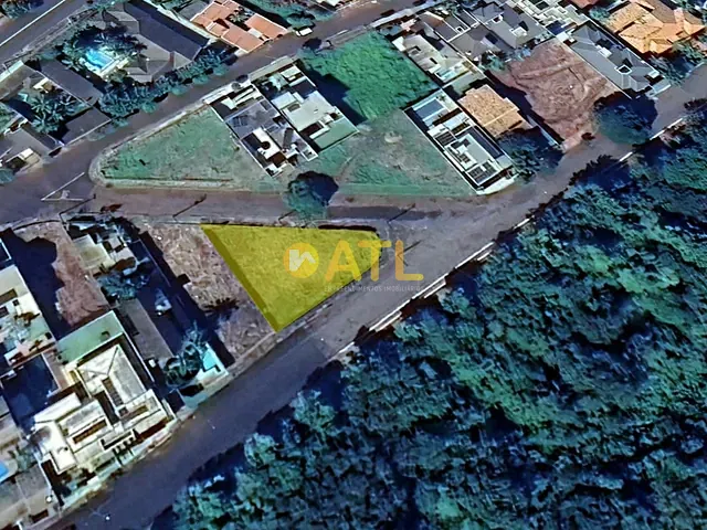 Terreno com 800m², à venda, no bairro Nova Ourinhos em Ourinhos