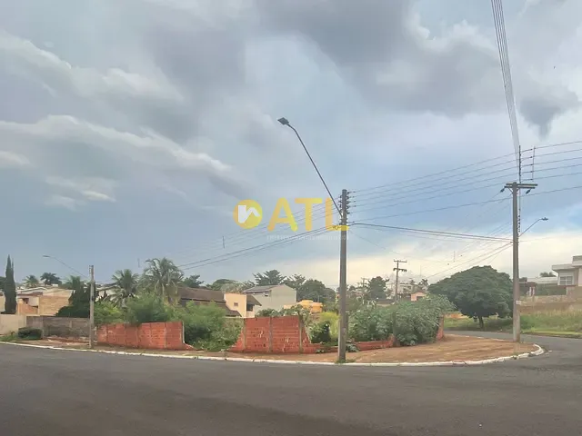 Terreno com 800m², à venda, no bairro Nova Ourinhos em Ourinhos